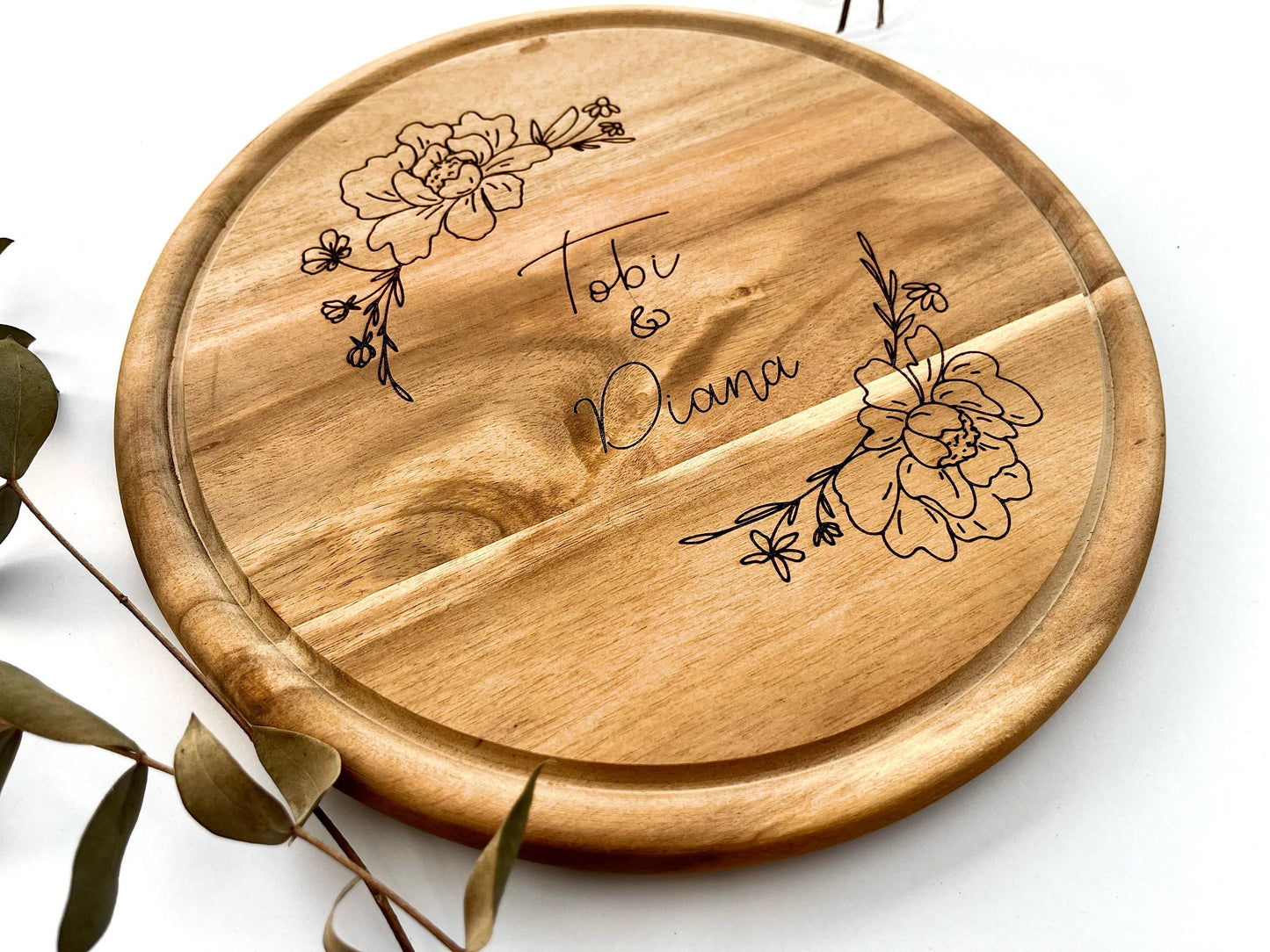 Personalisiertes Schneidebrett als Geschenk zur Hochzeit mit Name oder als Einzugsgeschenk für Paare & Familien, Blumen Schneidebrett