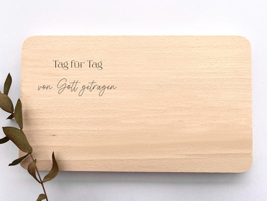 Frühstücksbrett mit Bibelvers, Tag für Tag von Gott getragen, Geschenk Taufe, christliches Geschenk, Brett christlich, Holzbrett Bibelvers